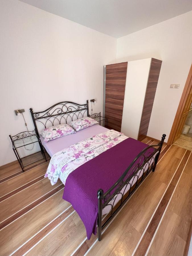 Apartmani Palme Funtana Exterior foto